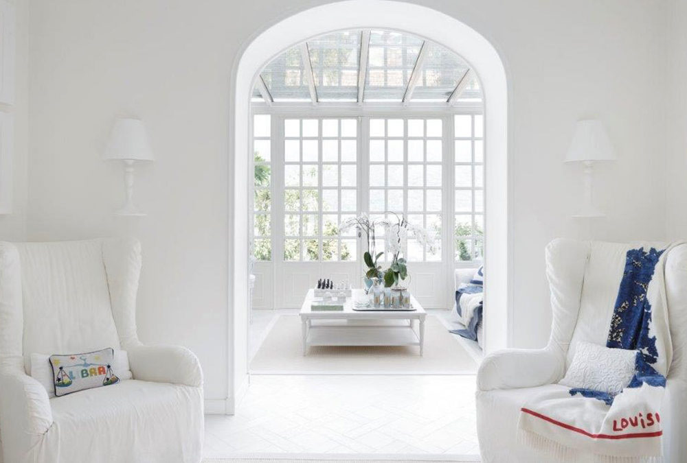 WHITE PRIVATE HOUSE